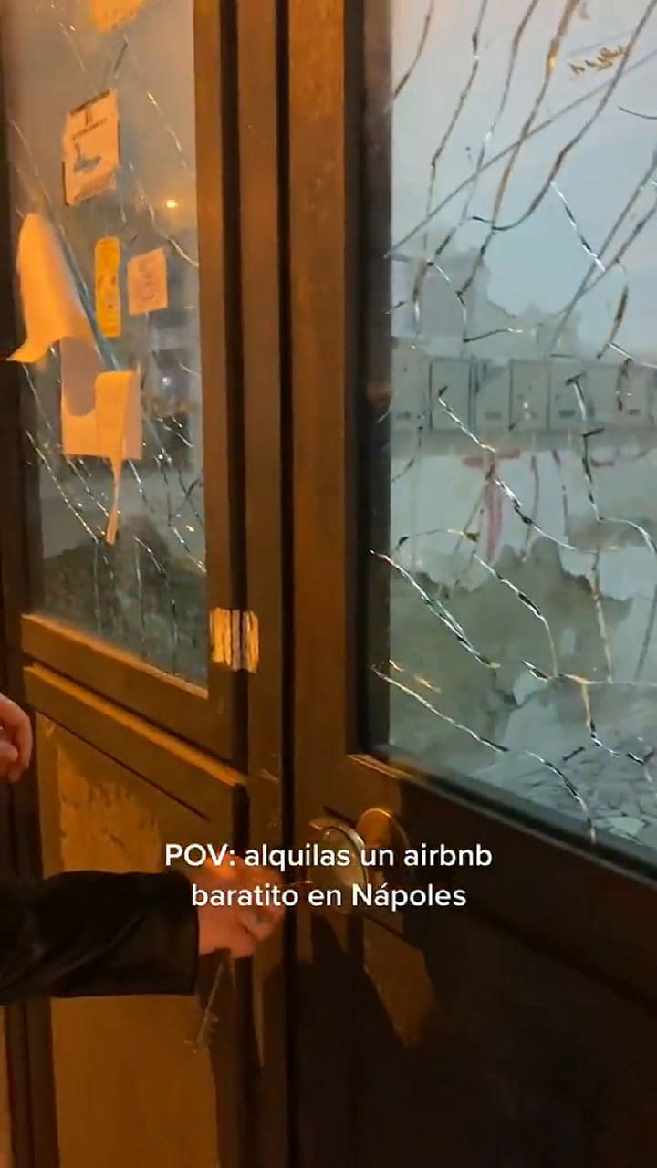 Alquilaron un Airbnb “baratito” en Nápoles y cuando abrieron la puerta dejaron a todos atónitos