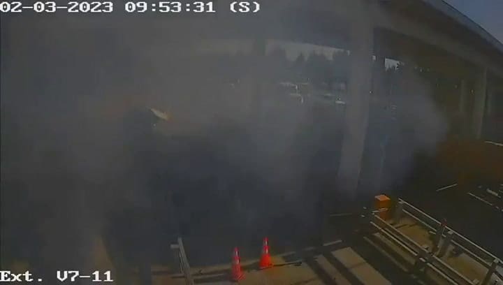 Choque fatal contra una cabina de peaje