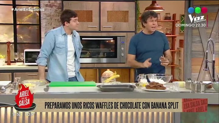 Ariel en su salsa: Waffles de chocolate con bananas foster