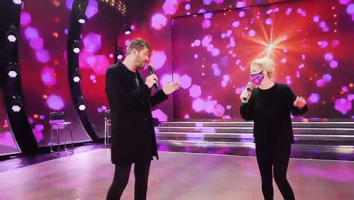 Marcelo Tinelli junto a Esmeral Mitre en el estudio del Cantando 2020 - Fuente: Instagram