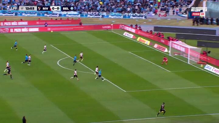Una de las atajadas de Beltrán a Belgrano