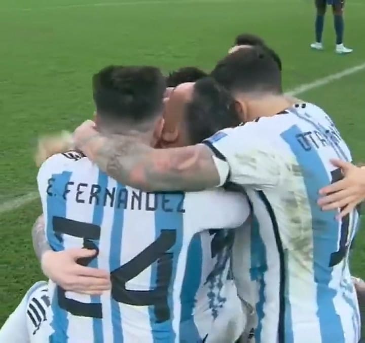 De Paredes a Messi: '¡Somos campeones del mundo!'