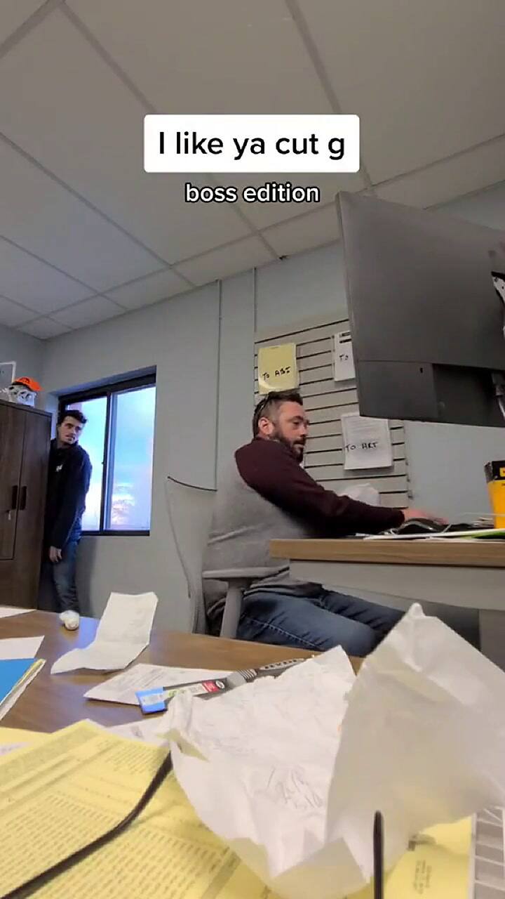 Asusta a su jefe y sube los videos a TikTok