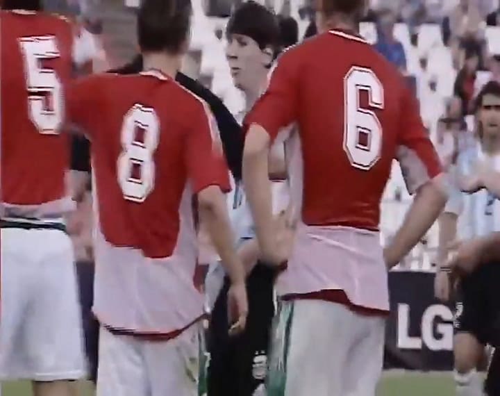 El debut de Messi en la selección y la presencia de Scaloni