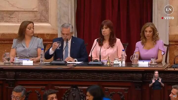 Alberto Fernández defendió su gestión de la pandemia y un guiño a Cristina