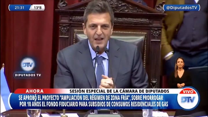 Revoleó una frazada: la celebración del diputado José Luis Ramón en el Congreso