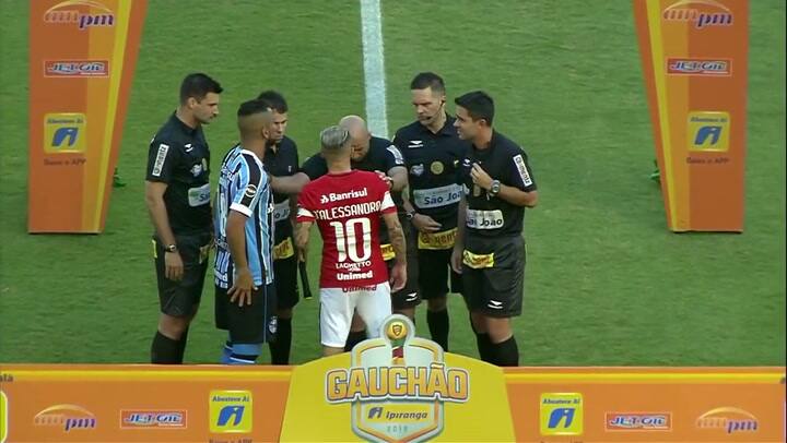 Maicon y D'Alessandro volvieron a cruzarse - Fuente: YouTube