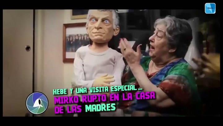 El video de Hebe De Bonafini con un muñeco de Macri - Fuente: YouTube