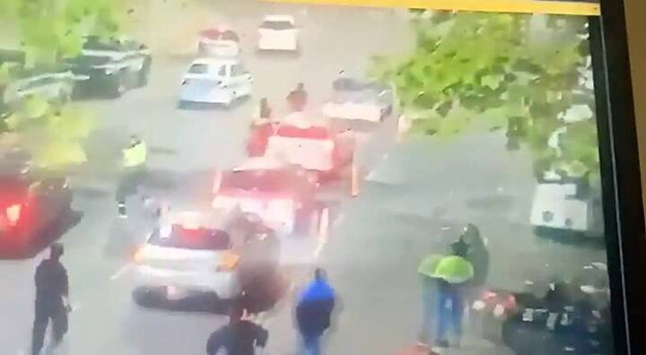 Así embistió a un agente de tránsito para evitar un control - clipped version