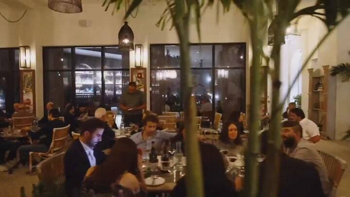 Un restaurante de Coral Gables destaca por su ambiente tropical
