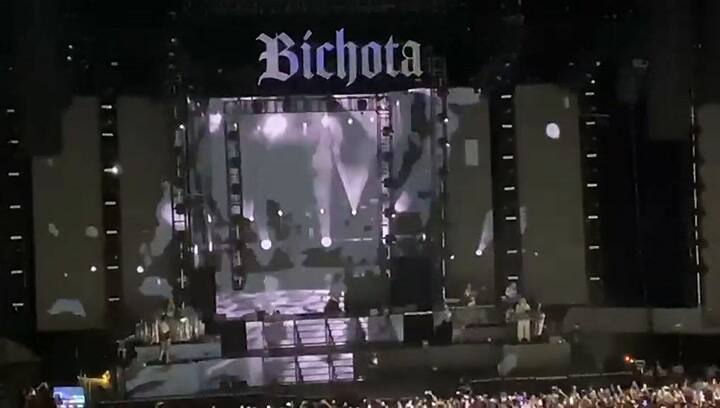 Anahí y Karol G cantan 'Sálvame' en México