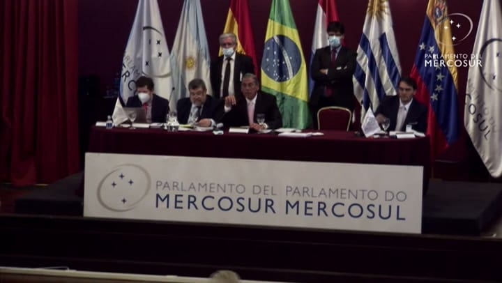 Escándalo por la participación de Rodríguez Simón en el Parlasur