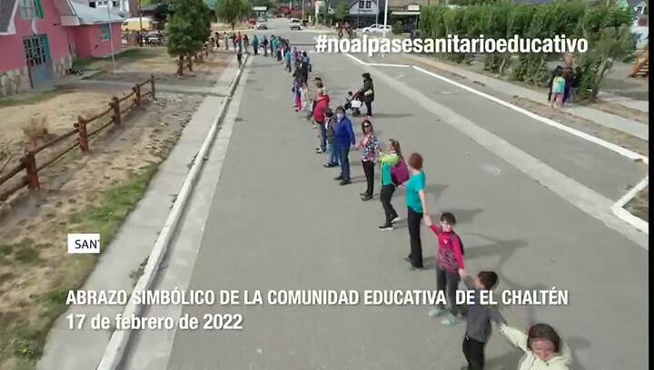 La protesta de la comunidad educativa de El Chaltén contra el pase sanitario