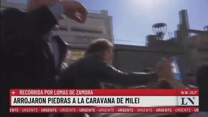 Ataque a la caravana de Milei: así fue el momento en el que le arrojaron una piedra al Presidente