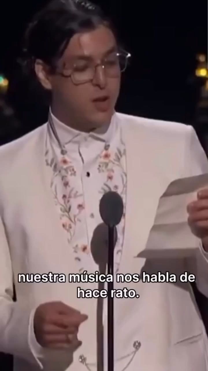 Al recibir el galardón, el vocalista Beto Montenegro dedicó un emotivo mensaje a su país
