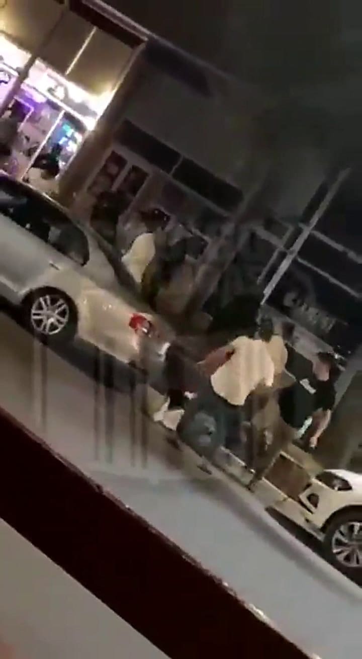 El video de la pelea en Villa Gesell - Fuente: @barrascodigo