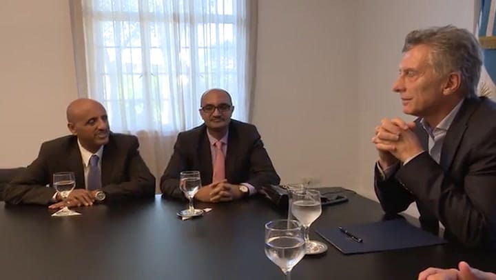 Macri recibió a la tripulación de la aerolínea etíope que ayer hizo el primer vuelo a la Argentina