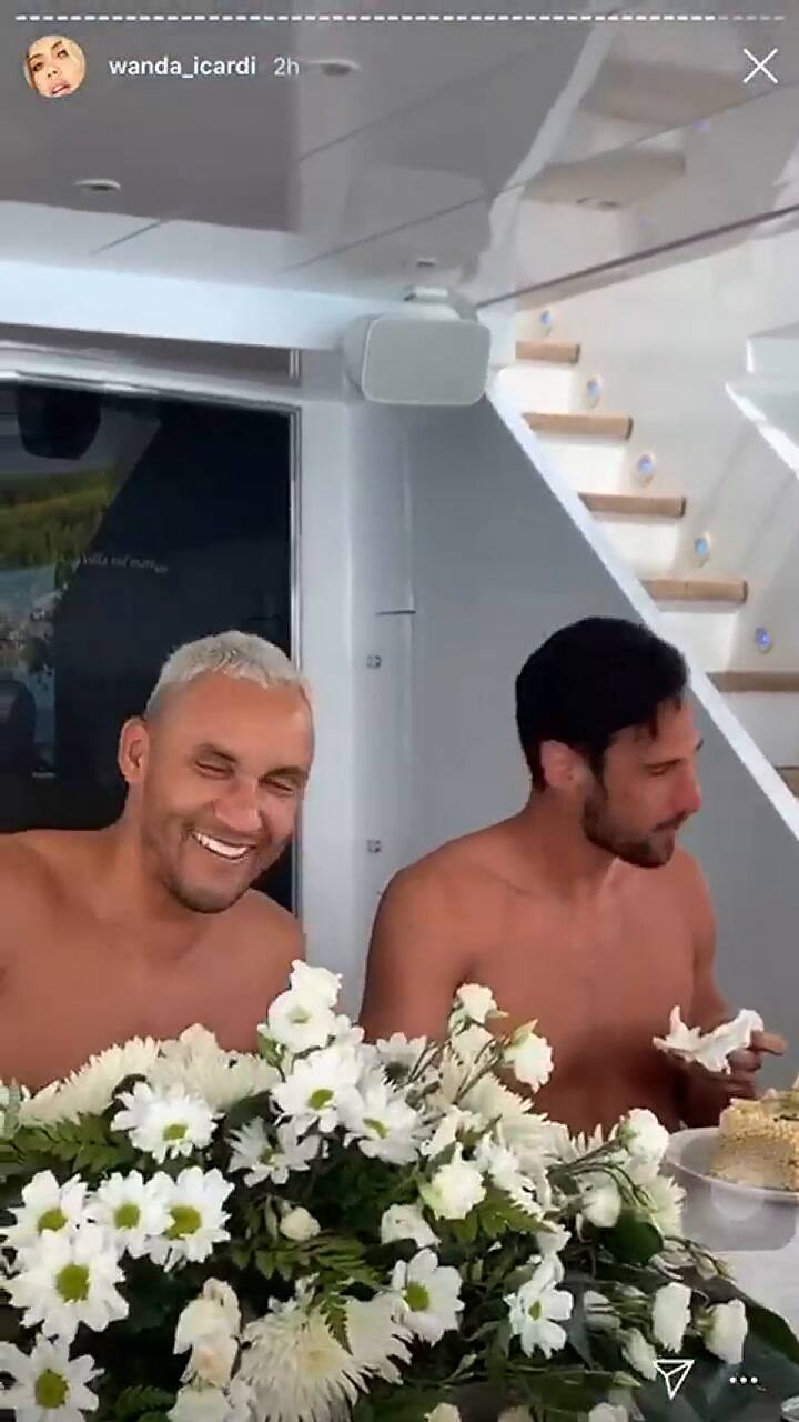 Wanda e Icardi con otras familias del PSG jugadores en un yate por el Mediterráneo