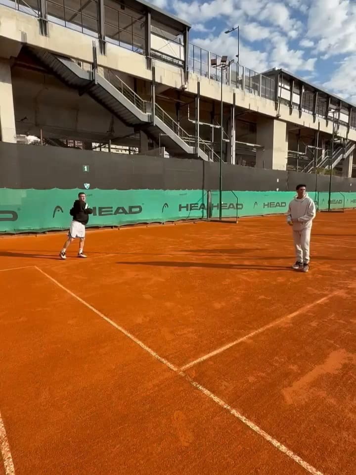 Franco Mastantuono en modo tenis: el entrenamiento con Federico Coria