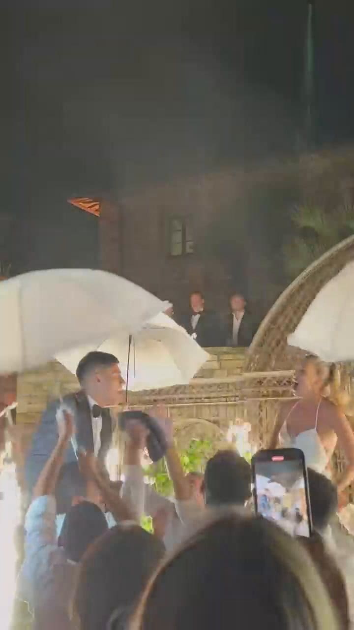 Muchachos, ahora nos volvimos a ilusionar' sonó en el casamiento de Joaquín Correa