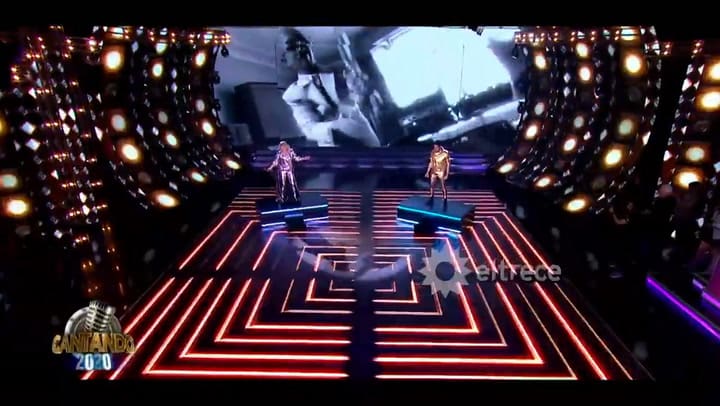Cantando 2020. Esmeralda Mitre y Nell Valenti interpretaron 'A little respect' - Fuente: eltrece