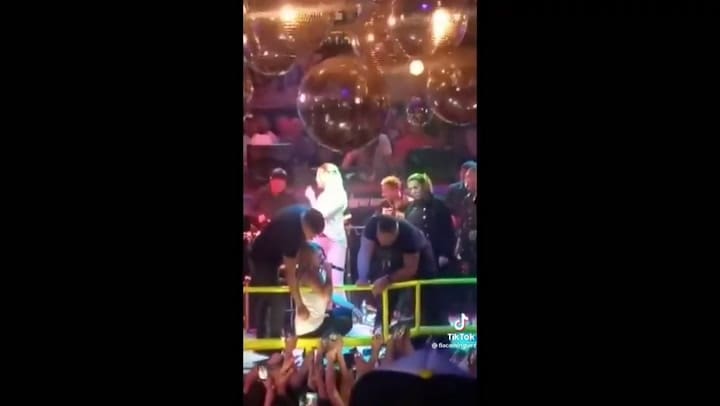 Dalila durante un show que dio en Morón