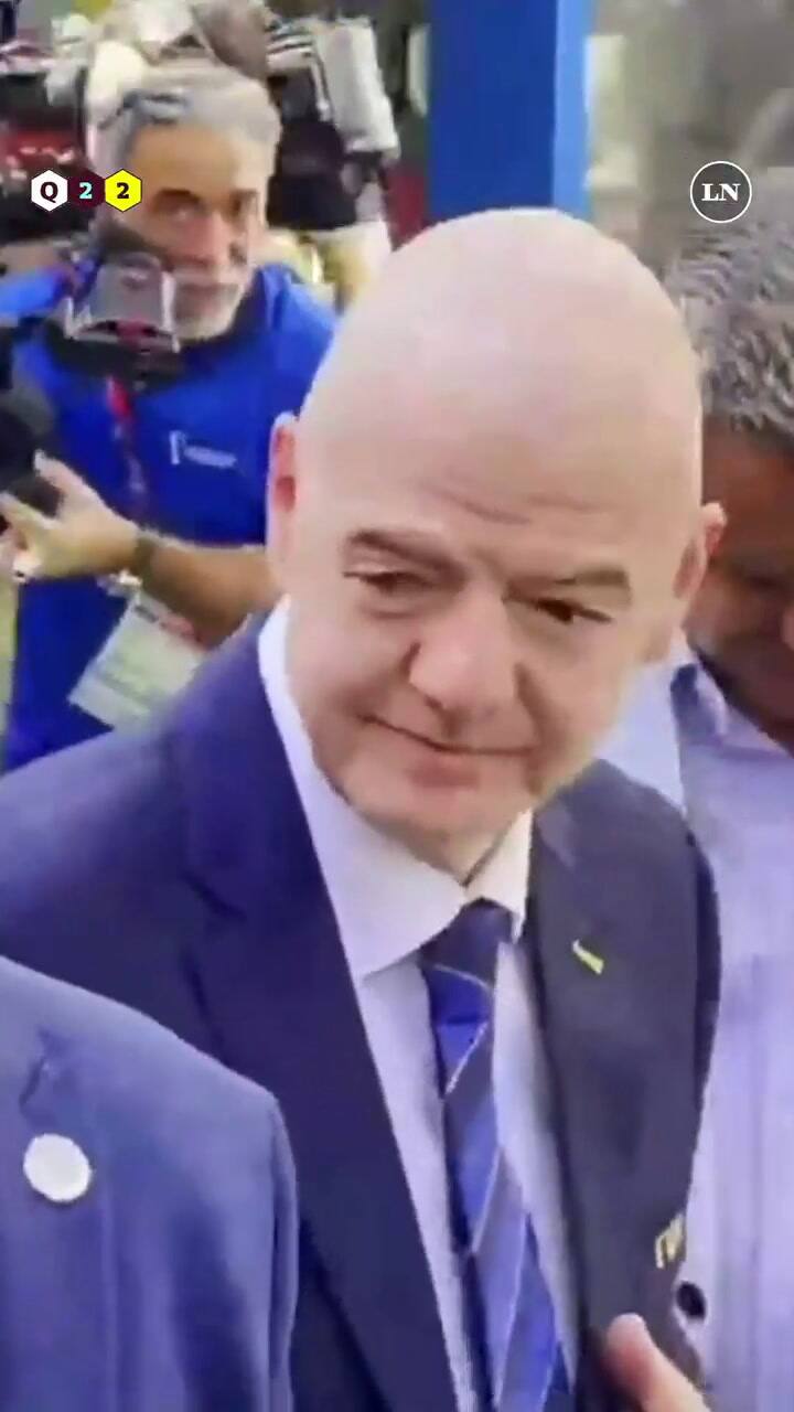 El Presidente de la FIFA llegó al homenaje de Maradona