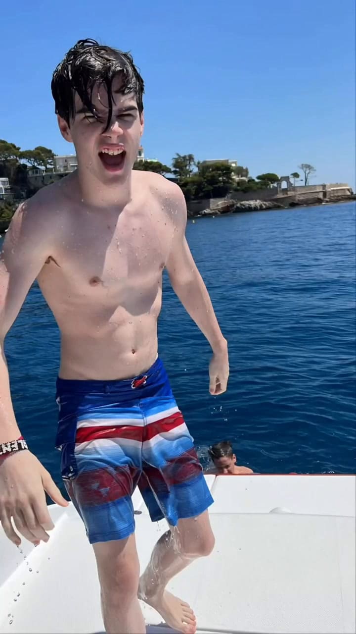 Ricky Martin en Mónaco junto a sus dos hijos gemelos