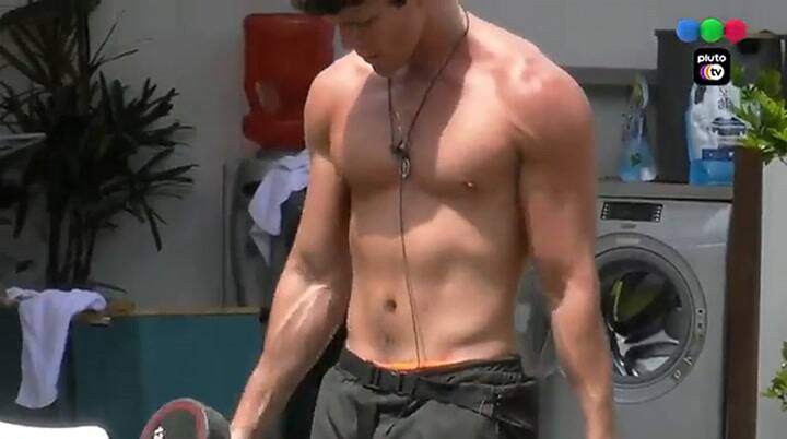 Thiago mira cómo entrena Marcos