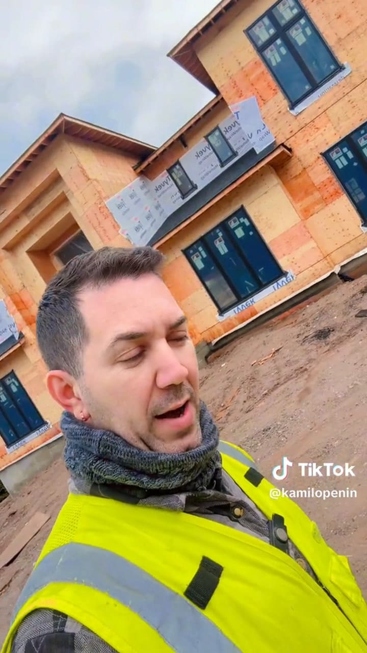 El Hombre Cubano Se Dedica A La Construcción