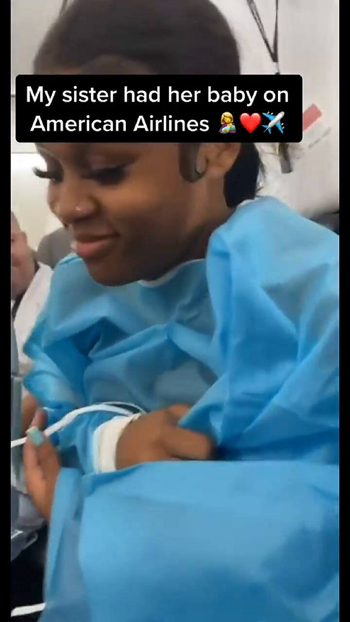 Una joven madre dio a luz en pleno vuelo con ayuda de algunas pasajeras y asistentes