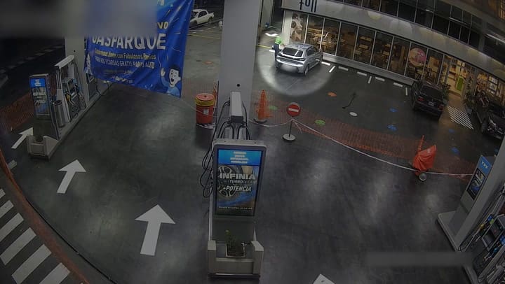 Cayó Tras Irse Sin Pagar Y Atropellar A Dos Mujeres En Estación De Servicio #2025 0508
