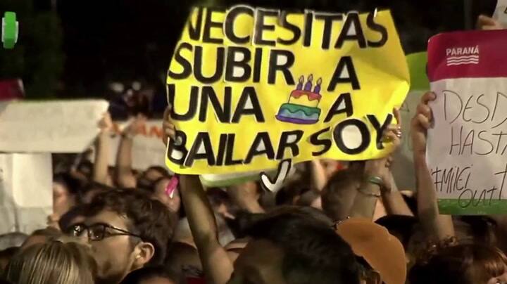 La presentadora de la Fiesta Nacional del Mate leyó un insulto contra el Presidente y el video se hizo viral