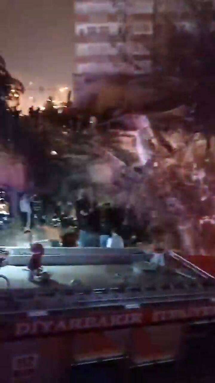 Rescatistas trabajan en Turquía