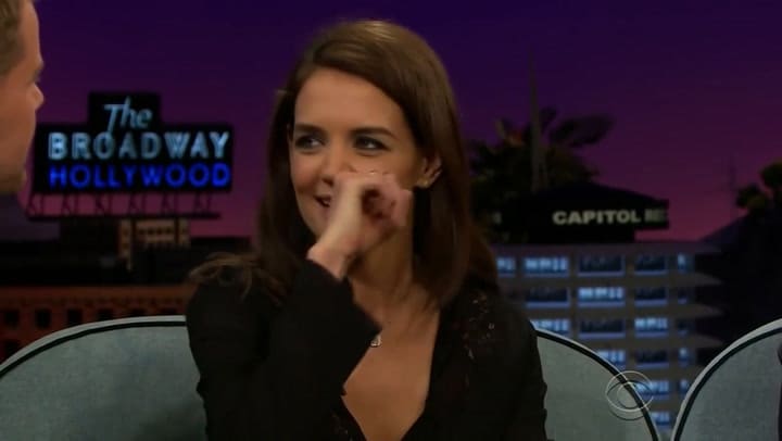 Katie Holmes cuenta quién besó mejor, Dawson o Pacey - Fuente: YouTube