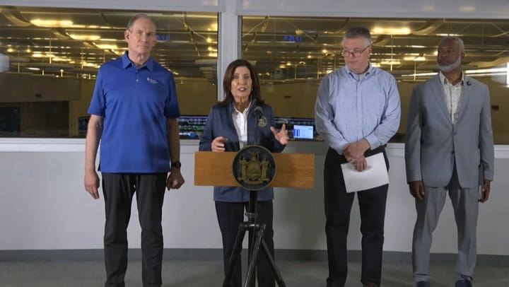Kathy Hochul emitió un comunicado ante la huelga del ferrocarril de Long Island (LIRR)