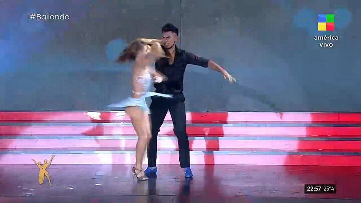 Noelia Marzol bailo bachata en el ultimo ritmo en el Bailando