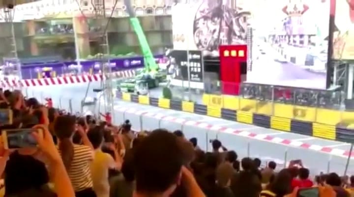 El dramático accidente de la piloto alemana de 17 años en el circuito de Macao - Fuente: YouTube