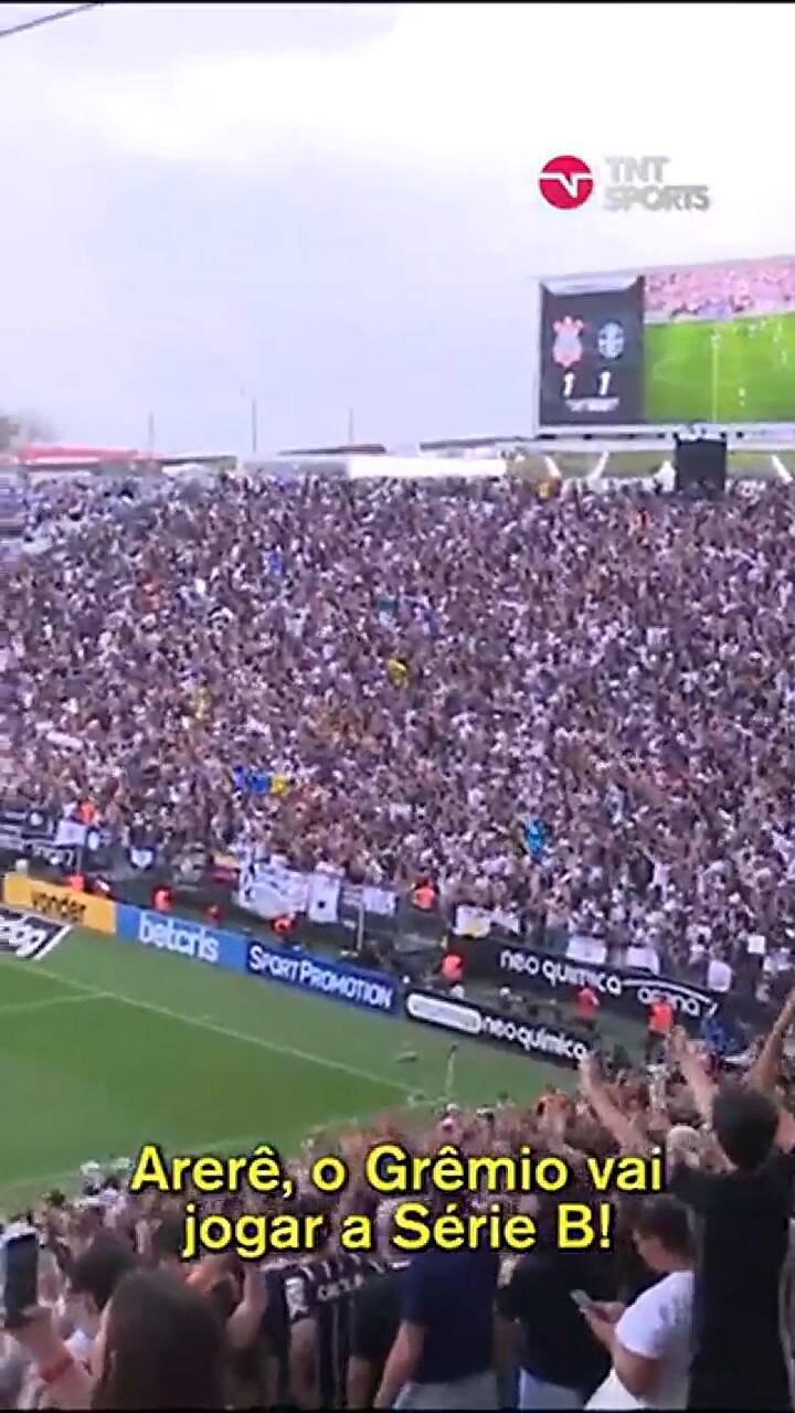 Los hinchas de Corinthians celebran que Gremio se va a la B