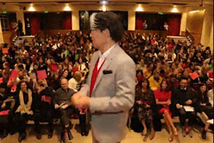 Konnichiwa. Atento, cordial, Kenzo Takada estuvo en Buenos Aires y se prestó al diálogo