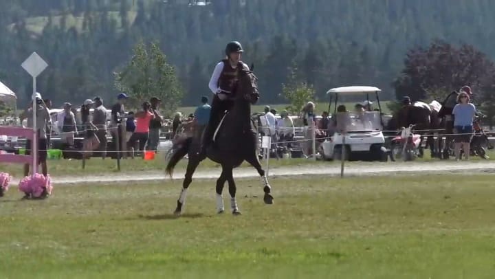 Así era una presentación de Katharine Morel, la jinete que murió aplastada por su caballo - Fuente: