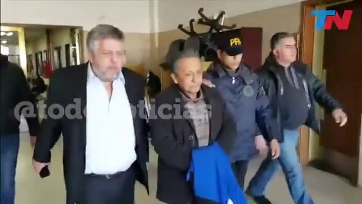 Así salía de declarar Centeno, el chofer dueño de los cuadernos de las coimas - Gentileza: TN