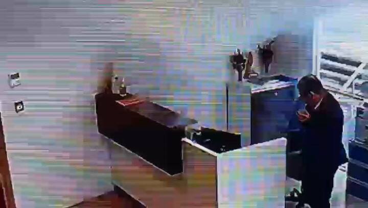 Atentado contra Nicolas Pino: asi exploto el paquete en las oficinas de La Rural