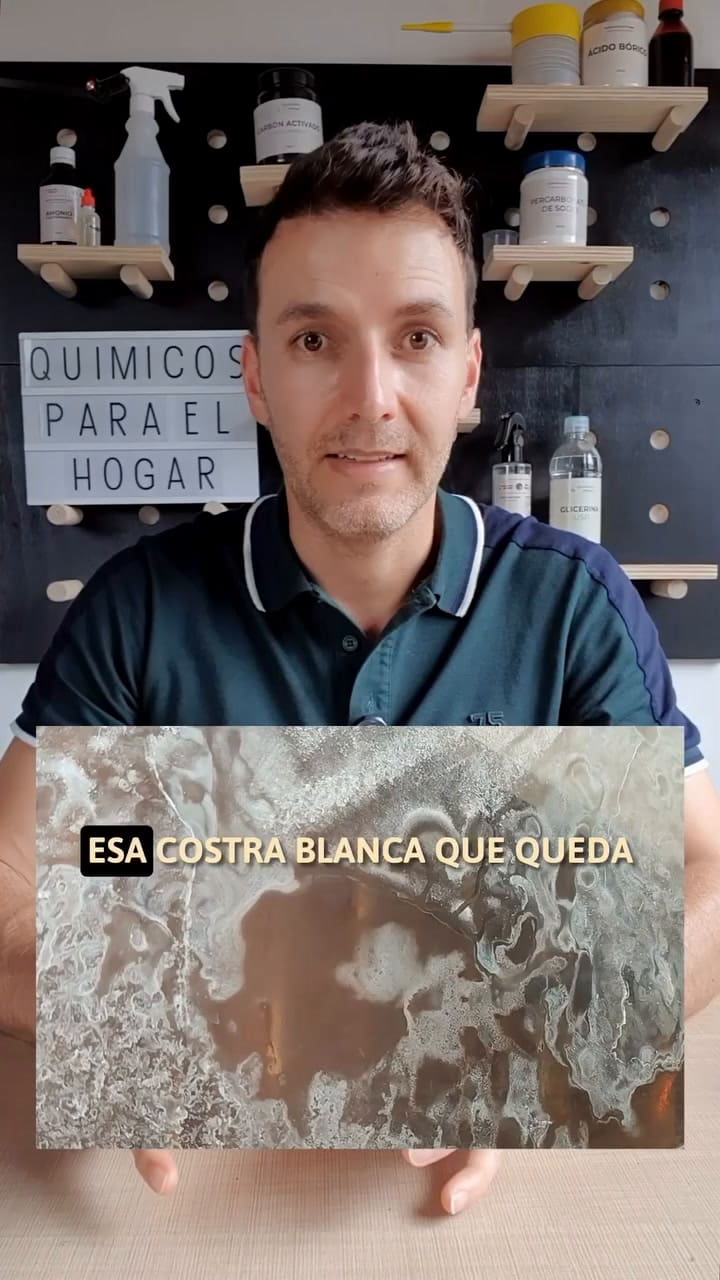 El truco para desengrasar mamparas, según un ingeniero químico