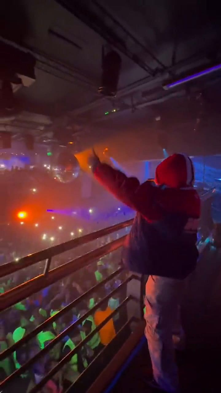 Rusherking asistió, de sorpresa, a un boliche de Bariloche