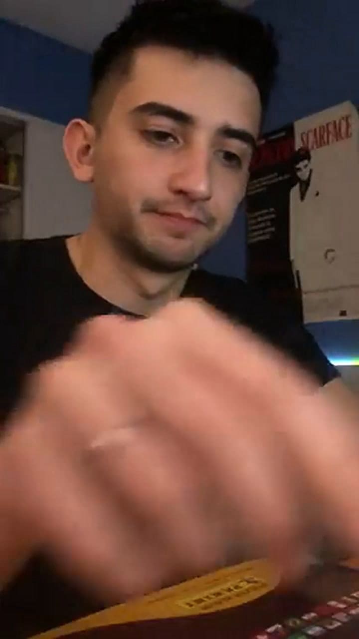 Un usuario de Twitter compartió su reacción al tocarle a Messi en su primer paquete de figuritas