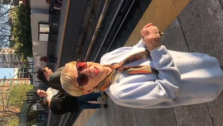 Mabel, la mujer de 88 años que se acercó hasta una estación de tren para saludar a Macri