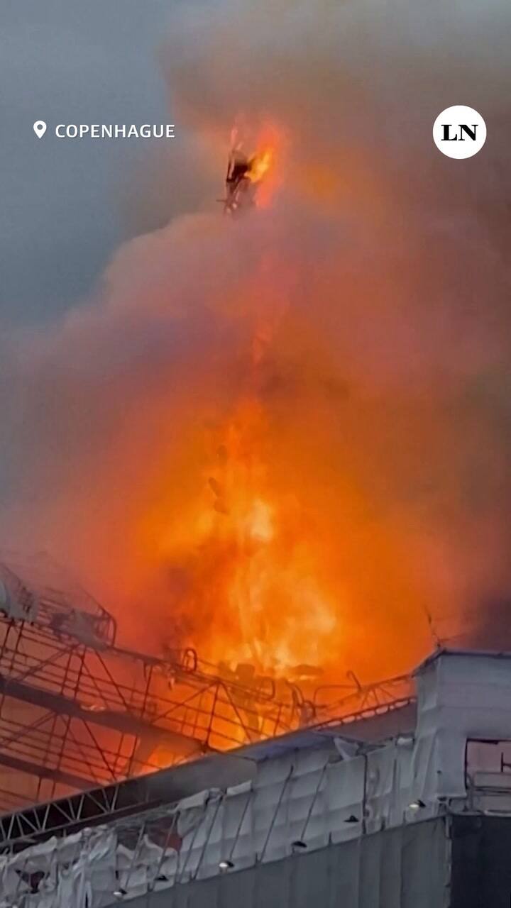 Un incendio arrasó la Bolsa de Valores de Dinamarca