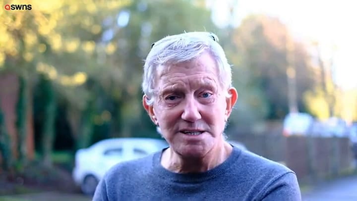 El hombre que no cierra los ojos