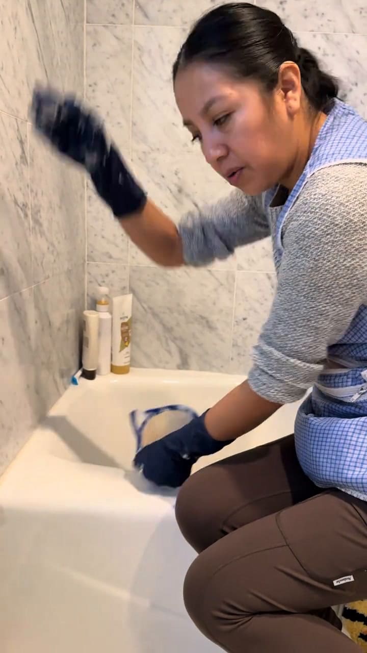 Una especialista explicó qué hay que evitar al limpiar el baño